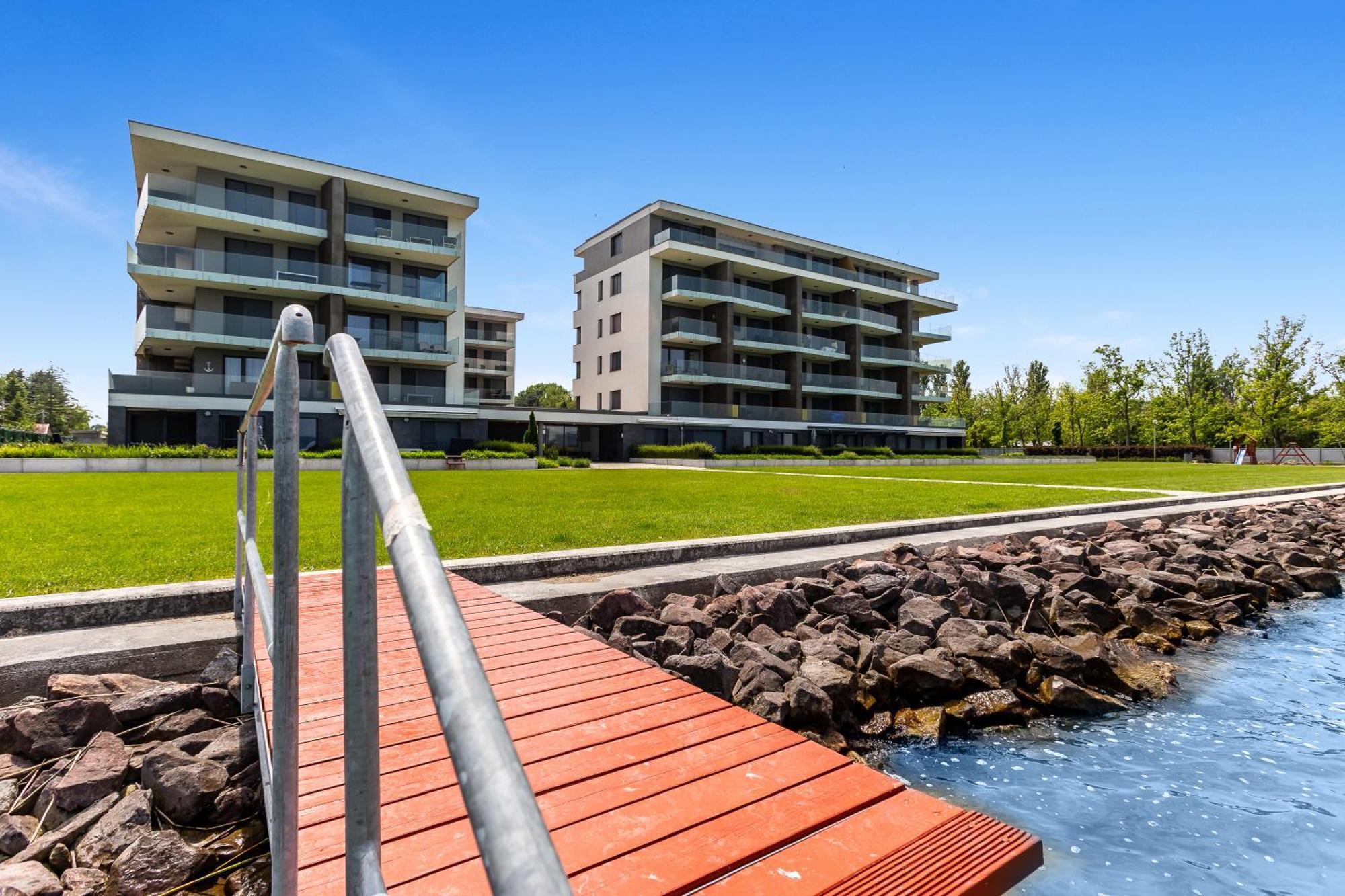 Lake Side Luxury Steps To The Lake Lela - Happy Rentals บาลาตอนแลลเล ภายนอก รูปภาพ