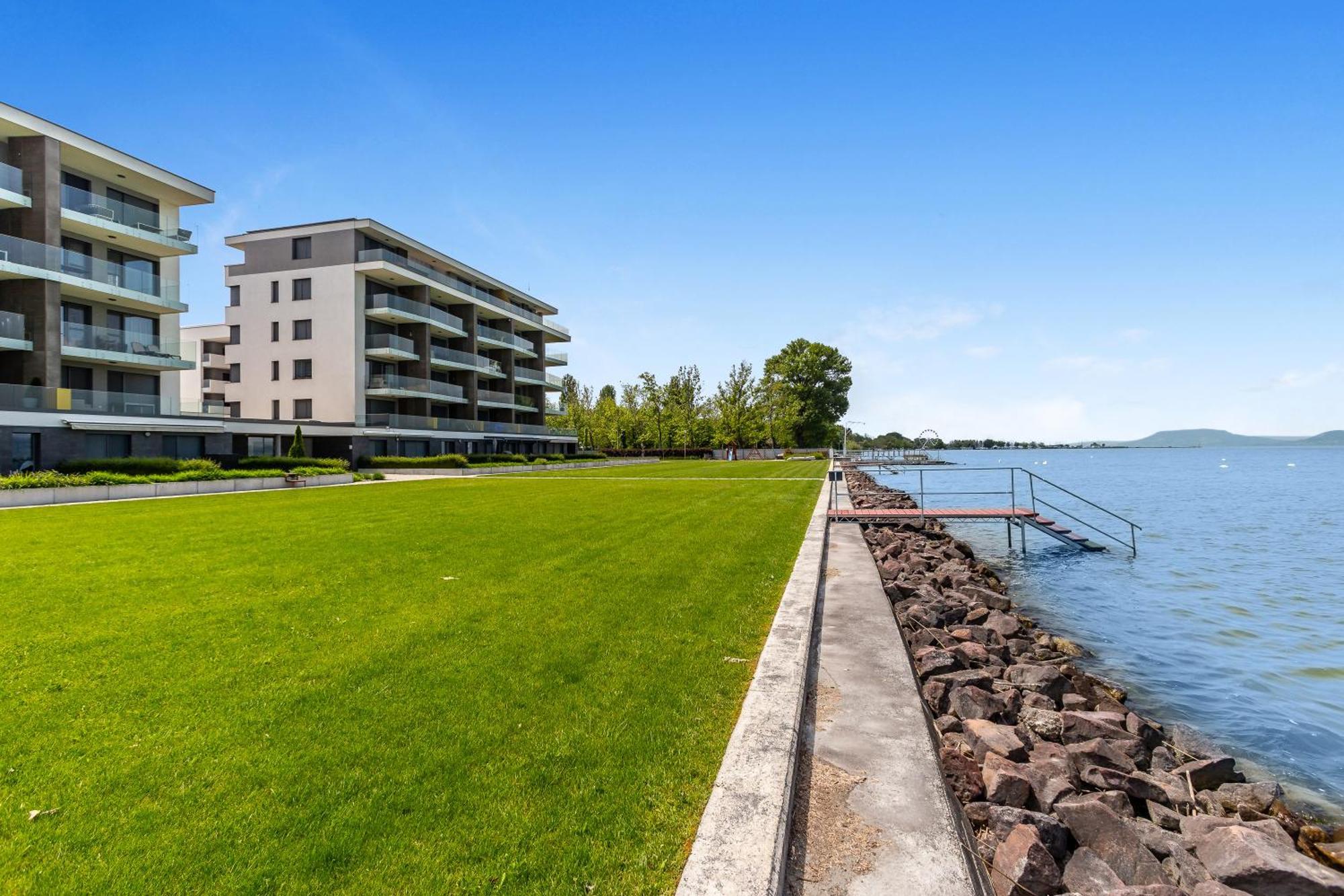 Lake Side Luxury Steps To The Lake Lela - Happy Rentals บาลาตอนแลลเล ภายนอก รูปภาพ